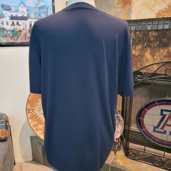 Pre-loved mens dri-fit shirt - Picture 2 of 3